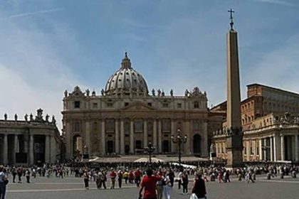 vaticano-pendura-imagem-de-carlo-acutis-e-prepara-canonizacao-do-1o-santo-millennial