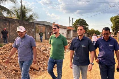 prefeito-affonso-candido-anuncia-asfaltamento-no-bairro-jorge-teixeira
