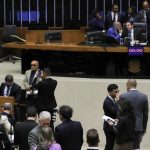 aprovada-urgencia-de-pl-que-libera-r$-1,5-bi-para-saude-e-educacao