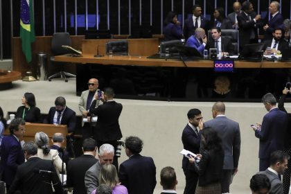 aprovada-urgencia-de-pl-que-libera-r$-1,5-bi-para-saude-e-educacao
