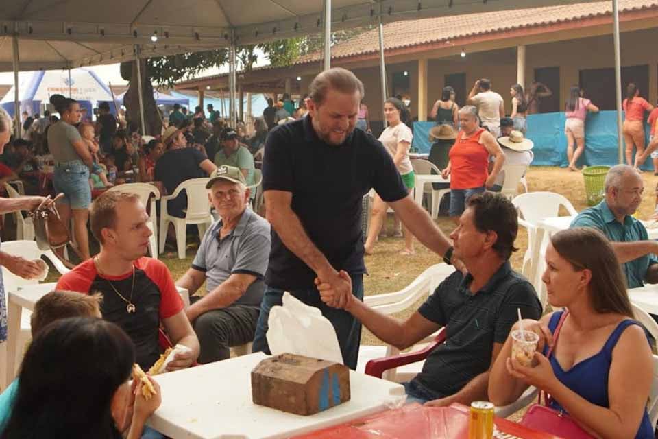 deputado-estadual-cirone-assegura-recursos-para-festa-da-linguica