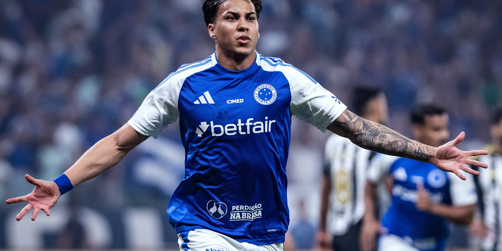 kaio-jorge-brilha-e-cruzeiro-derrota-atletico-mg-na-copa-do-brasil
