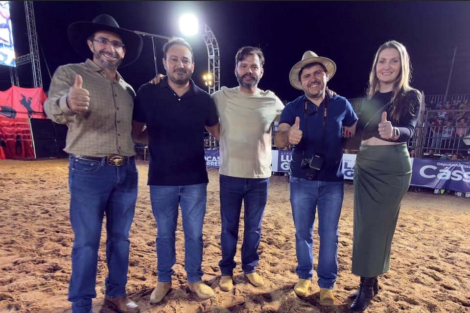 deputada-lebrinha-entrega-quatro-tratores-para-fortalecer-agricultura-em-sao-francisco