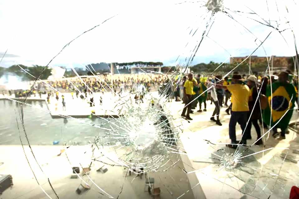 bolsonaro-e-aliados-deverao-pagar-r$-30-milhoes-pela-depredacao-no-8/1