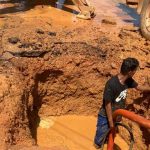 defesa-civil-municipal-tranquiliza-populacao-do-cai-n’agua-apos-alerta-de-vazamento-de-agua-com-rachadura-no-solo