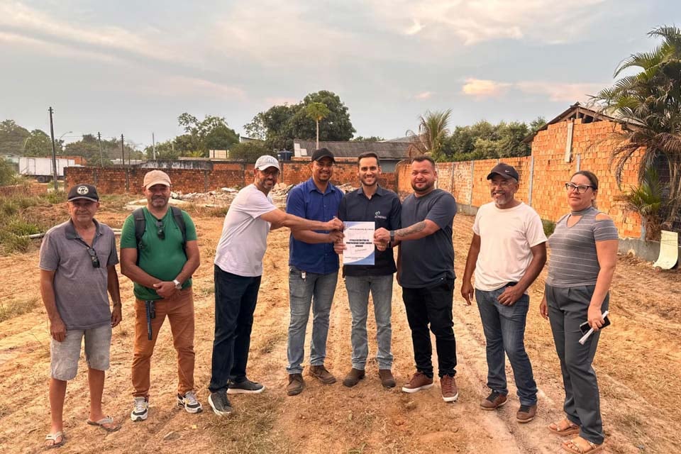 prefeitura-entrega-titulo-definitivo-de-propriedade-a-associacao-de-moradores-do-primavera