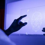 inteligencia-artificial-ameaca-aprendizado-da-escrita,-alerta-autor