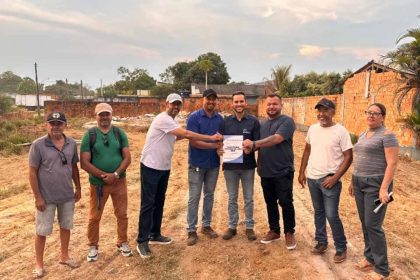 prefeitura-entrega-titulo-definitivo-de-propriedade-a-associacao-de-moradores-do-primavera