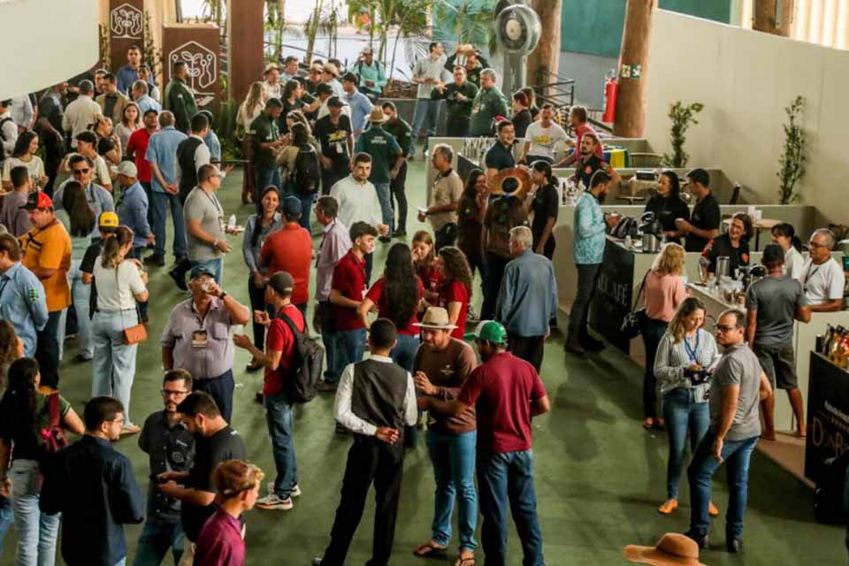 com-premiacao-recorde,-governo-entrega-mais-de-r$-400-mil-a-cafeicultores-no-10o-concafe