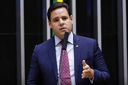 moraes-autoriza-bolsonaro-a-receber-visita-de-relator-da-anistia