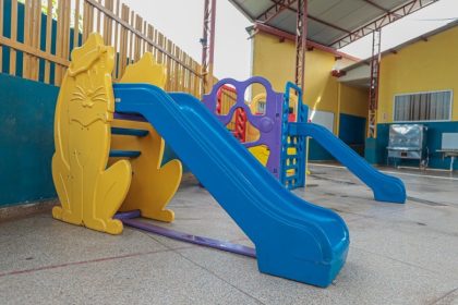 professora-e-exonerada-por-suspeita-de-segurar-permitir-agressao-em-creche