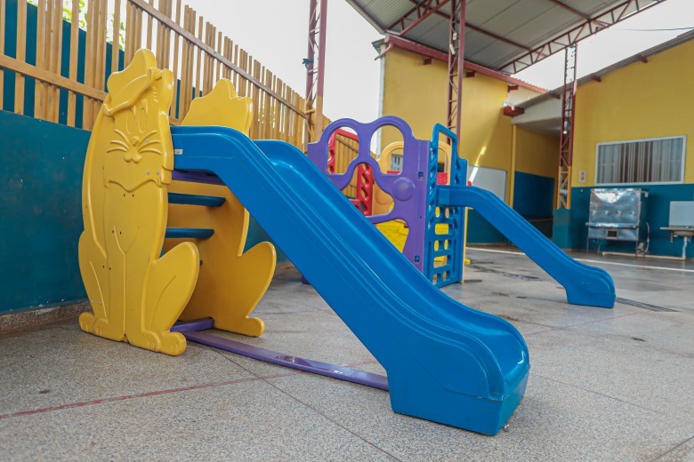 professora-e-exonerada-por-suspeita-de-segurar-permitir-agressao-em-creche