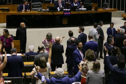 motta-anuncia-votacao-de-urgencia-para-projeto-de-anistia-a-golpistas