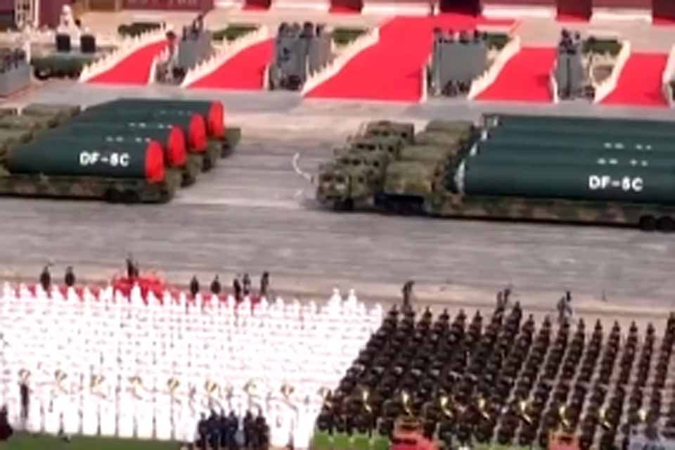 china-mostra-triade-de-armas-nucleares-e-exibe-poder-belico-em-desfile-que-exalta-xi